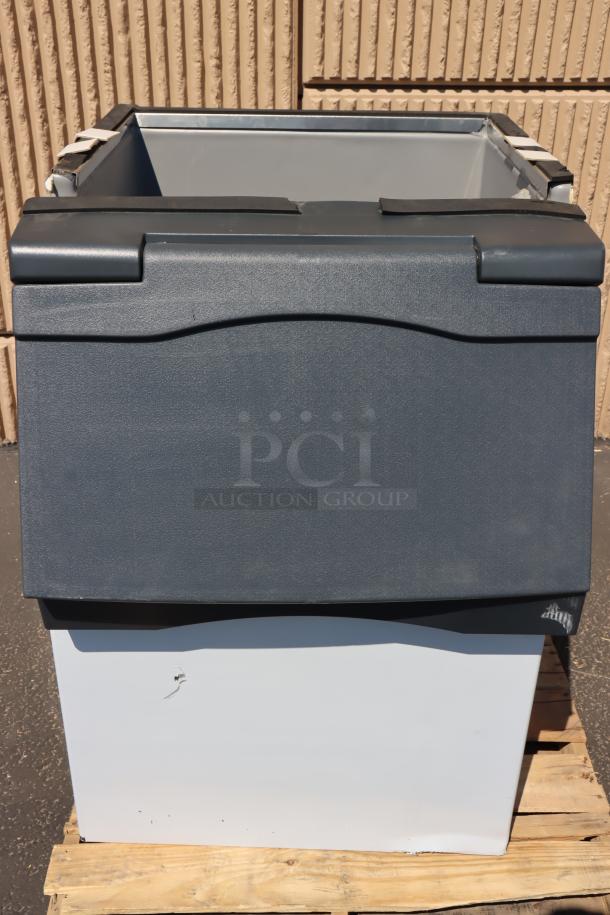 New Scotsman B530S Ice Storage Bin, 536 lb capacity, stainless steel exterior, damaged door, S/N: 24101320012364.