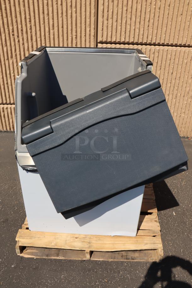 New Scotsman B530S ice storage bin, 536 lb capacity, stainless steel, door damaged, serial number 24101320012364.