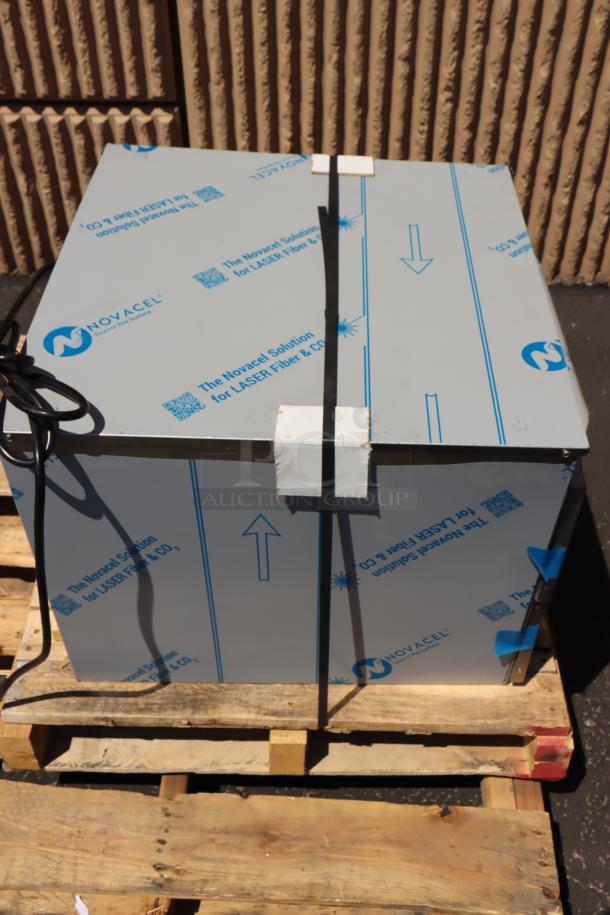 BRAND NEW Alto-Shaam 500-2D 2 Drawer Warmer, 208/240V, S/N: 3664760, out of packaging, scratched, dented.