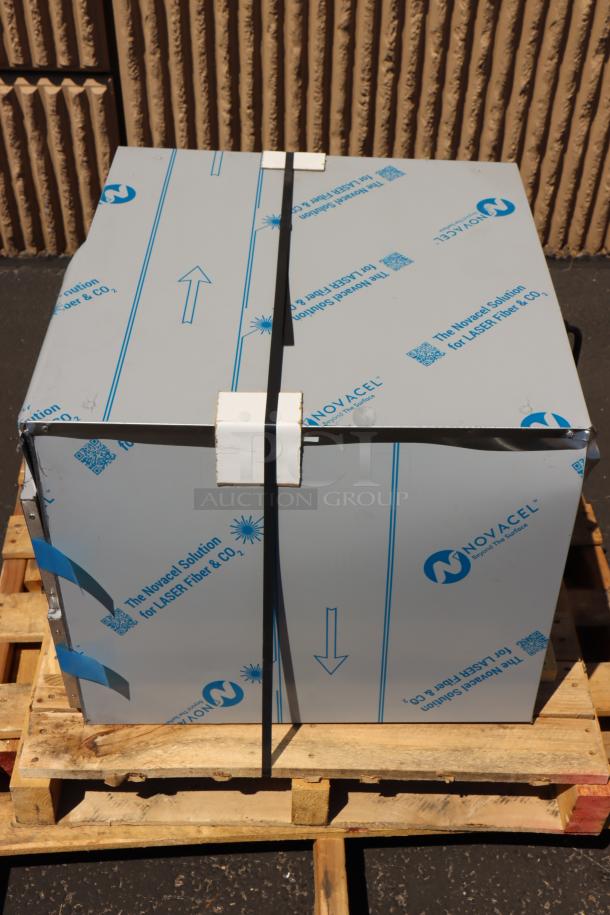 Alto-Shaam 500-2D drawer warmer, 208-240V, scratched and dented, out of packaging, Serial No. 3664760, on pallet.