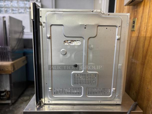 Samsung NV31T4551SS 24" single built-in wall oven with true convection, stainless steel, in good condition.
