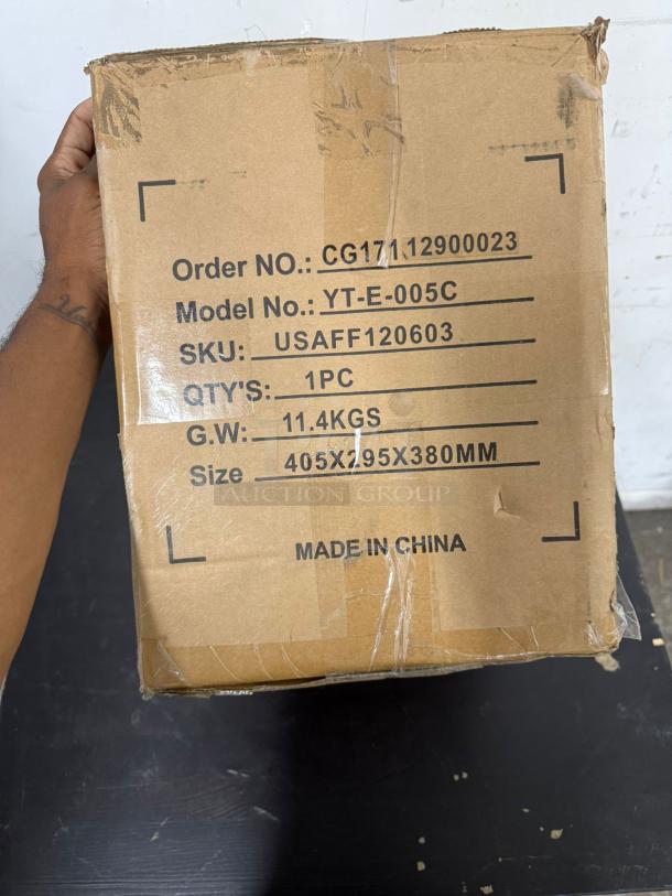 AICOK Stainless Steel Countertop Ice Maker YT-E-005C box showing order and model numbers, SKU, and dimensions.