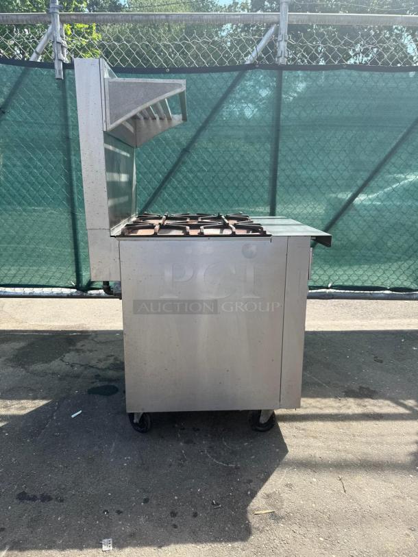 Southbend P32D-XX 32" 4-burner range, 180k BTU, stainless steel, good condition. Ideal for heavy-duty cooking.