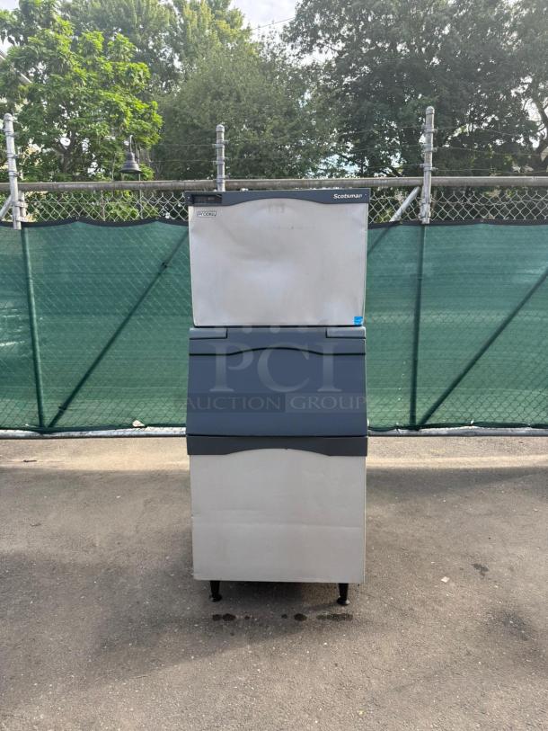 Scotsman MC0530SA-1 Prodigy Elite 30" air-cooled ice machine with plastic bin, 525 lb capacity. Stainless steel exterior.