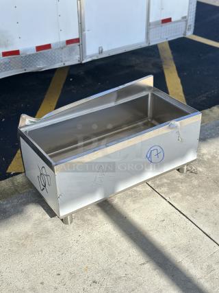 Brand new Regency 18"x36" underbar ice bin, model 600IB1836CP, with scratches and dents. Features a 7-circuit post-mix cold plate and bottle holders.