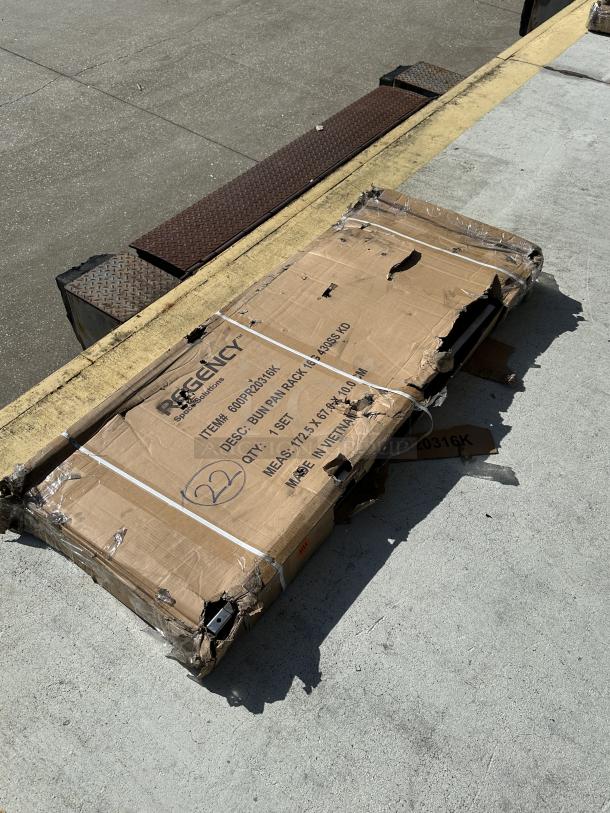 Regency 20 Pan End Load Stainless Steel Rack, unassembled, in distressed packaging, model 600PR20316K, made in Vietnam.