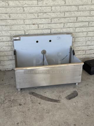 Regency 18"x21"x13" two-compartment utility sink, brand new, scratch and dent, for 8" faucet, model 600S21821SB.