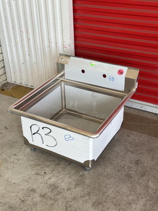 Brand new Steelton 18-gauge stainless steel commercial sink, model 522CS12424, 24"x24"x12" bowl, scratch and dent.