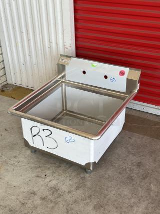 Brand new Steelton 18-gauge stainless steel commercial sink, model 522CS12424, 24"x24"x12" bowl, scratch and dent.