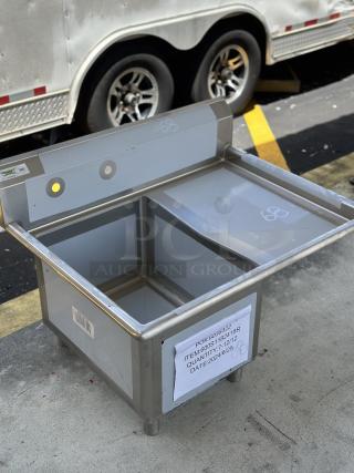 Brand new Regency 600S1182418R sink with right drainboard, scratch and dent condition. Durable stainless steel.