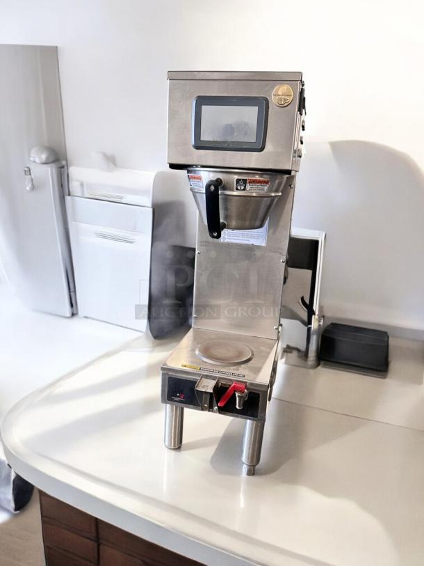 Curtis G4GEMS63A1000 coffee brewer, single 1.5 gallon, excellent condition, 120/220V, fully tested and working.