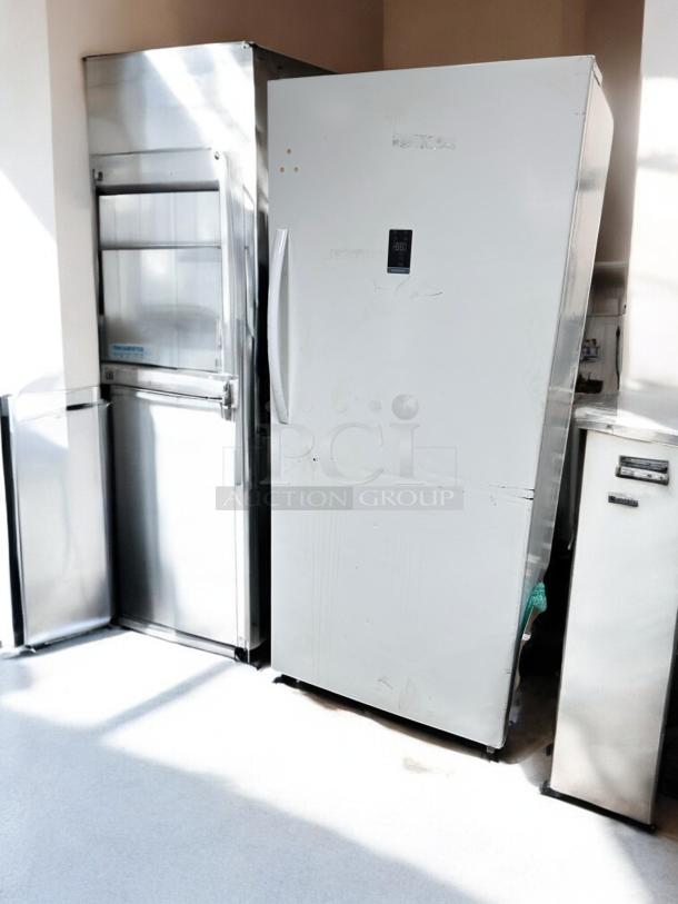 Insignia NS-UZ21WH0 21 Cu. Ft. Upright Freezer in excellent condition, fully tested and working, 115V.