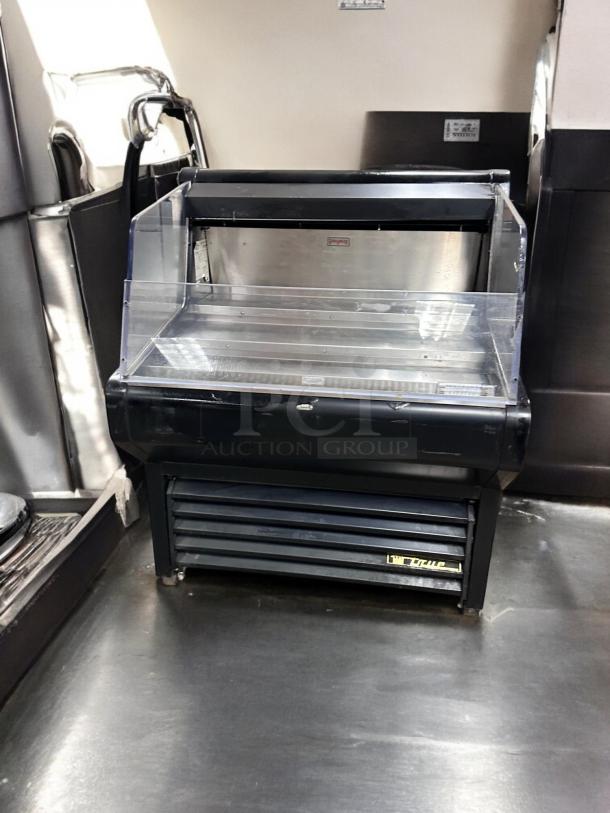 True THAC-36 refrigerated air curtain merchandiser in excellent condition, tested and functional, 115V, True logo visible.