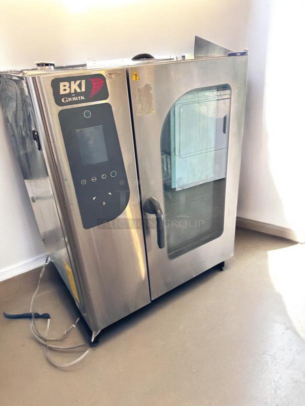 BKI by Giorik ABTE101R electric combi oven steamer, excellent condition, 208V 3Ph, fully tested.