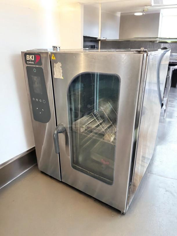 BKI by Giorik ABTE101R electric combi oven steamer, excellent condition, 208V 3Ph, fully tested, works perfectly.