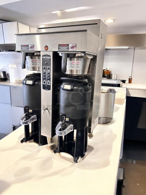 Fetco CBS-2052e dual station coffee brewer, excellent condition, stainless steel, 208-240V, fully tested.