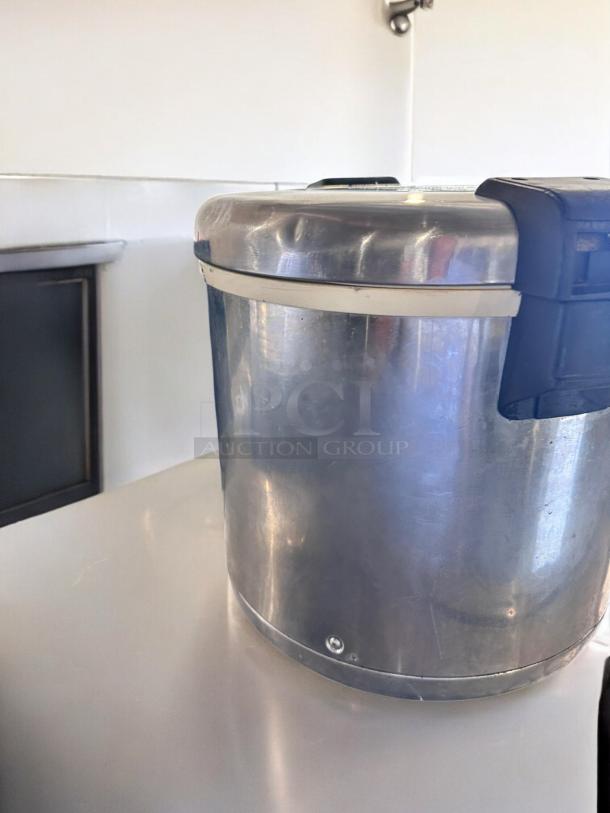 Zojirushi THA-803S electric rice warmer in excellent condition, fully tested and working, stainless steel exterior.