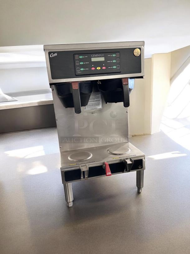 Curtis GEMTS10A1000 Gemini Twin Coffee Brewer, 220V, excellent condition, fully tested and working, dual brew system.