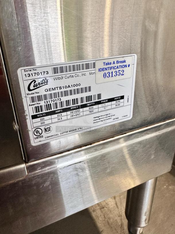 Curtis GEMTS10A1000 Gemini Twin Coffee Brewer, excellent condition, 220V, fully tested. Visible label with serial and model numbers.
