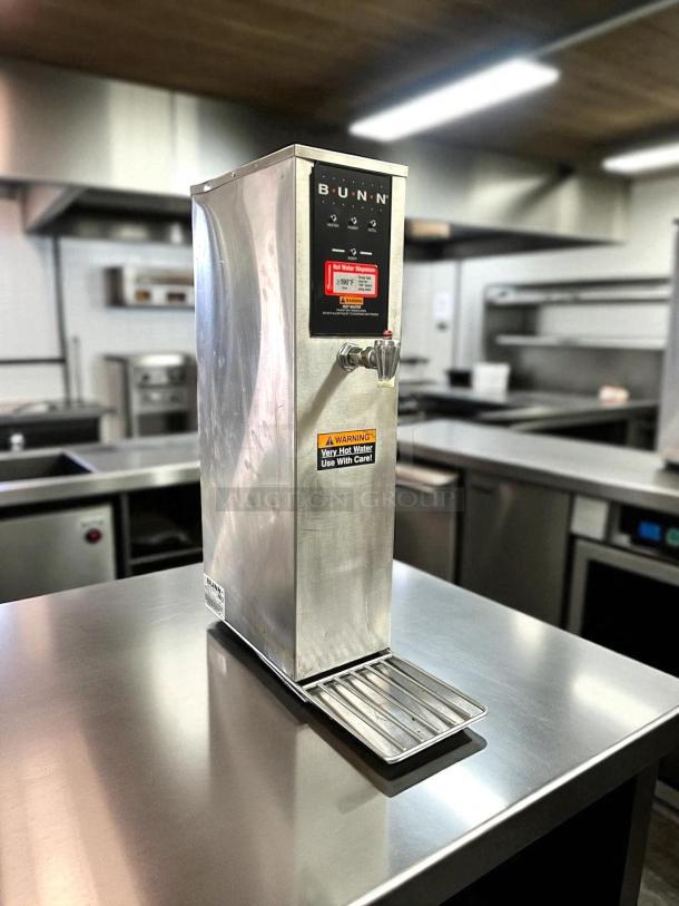 Bunn H5X-40-208 hot water dispenser, amazing condition, stainless steel, clearly labeled, fully tested and working.