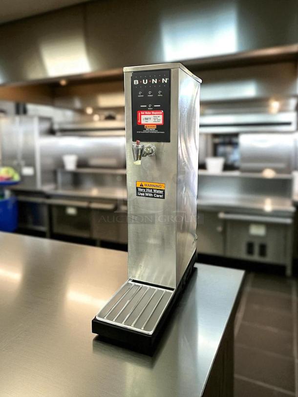 Bunn H5X-40-208 hot water dispenser in excellent condition, fully tested, stainless steel body, temperature control displayed.