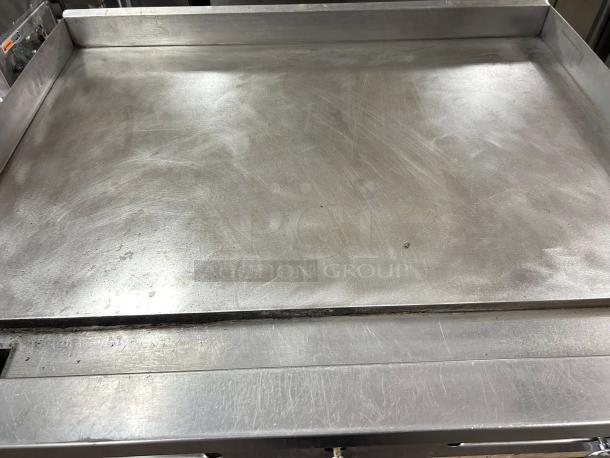Stratus SMG-36 flat top griddle in excellent condition, natural gas, fully tested, gray metal surface.