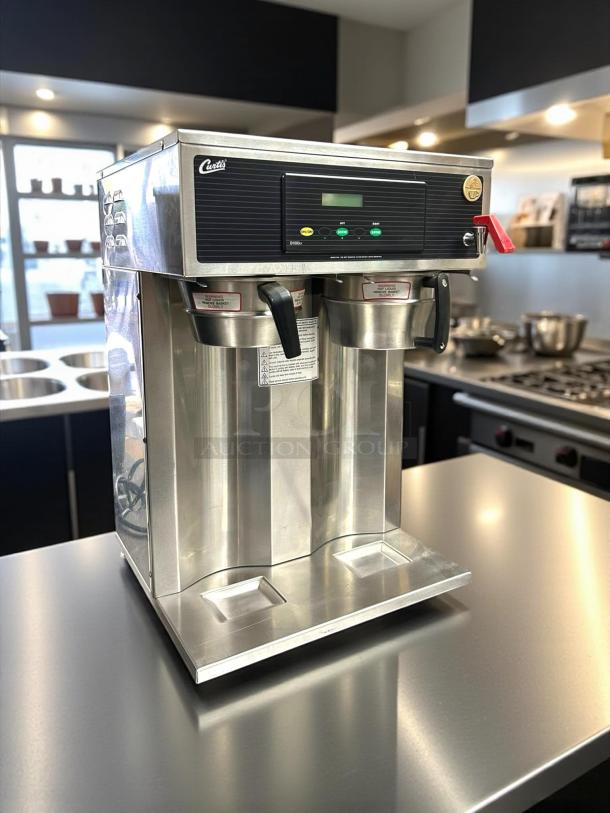 Curtis D1000GT12A000 14 3/4" Twin Airpot Coffee Brewer, great condition, 220V, fully tested and working.