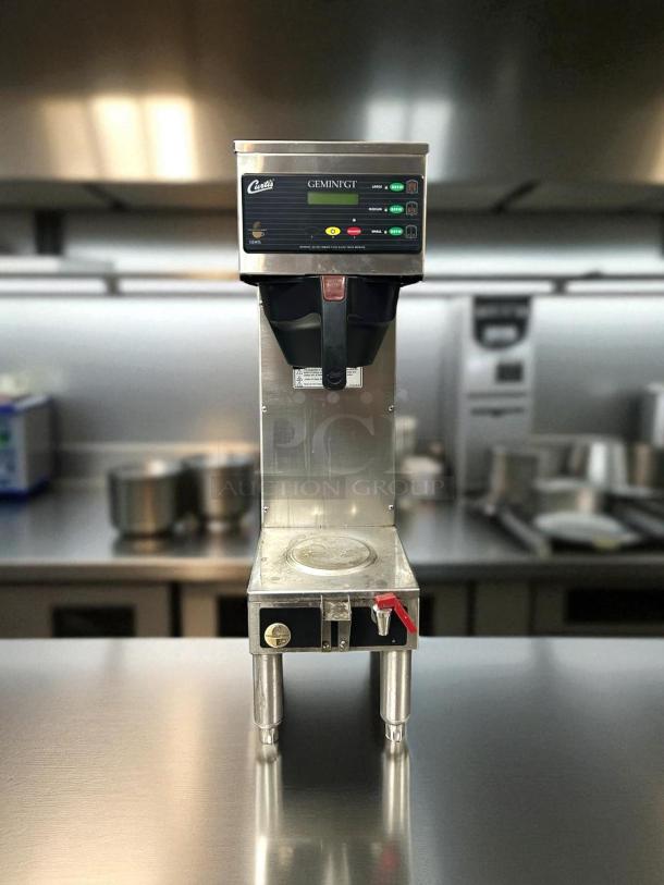 Curtis GEMSS63A1000 automatic coffee brewer, outstanding condition, with lower warmer and hot water faucet, 120/220v.