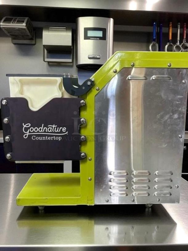 Goodnature CT7 cold pressed juicer, excellent condition, countertop model, fully tested, green and silver finish.