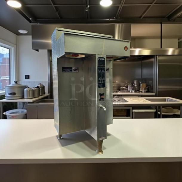 Fetco Extractor CBS-2032e coffee brewer, twin 1 gallon, outstanding condition, tested and working, stainless steel.