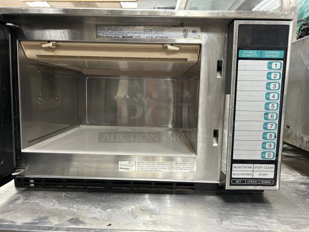 Sharp R23GTF stainless steel commercial microwave oven, 1600 watts, keypad controls, fully tested, excellent condition.