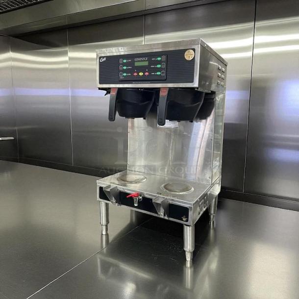 Curtis GEMTS10A1000 Twin Coffee Brewer with dual warmers and hot water faucet, great condition, 220v/1ph, fully tested.