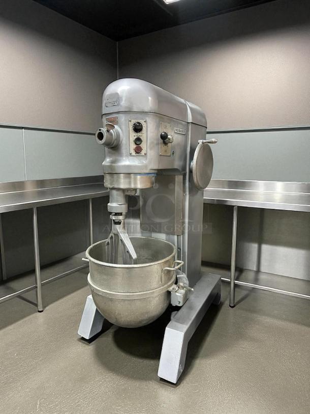 HOBART H-600T commercial mixer, 60 Qt, single-phase 230V, in great condition. Fully tested and working.