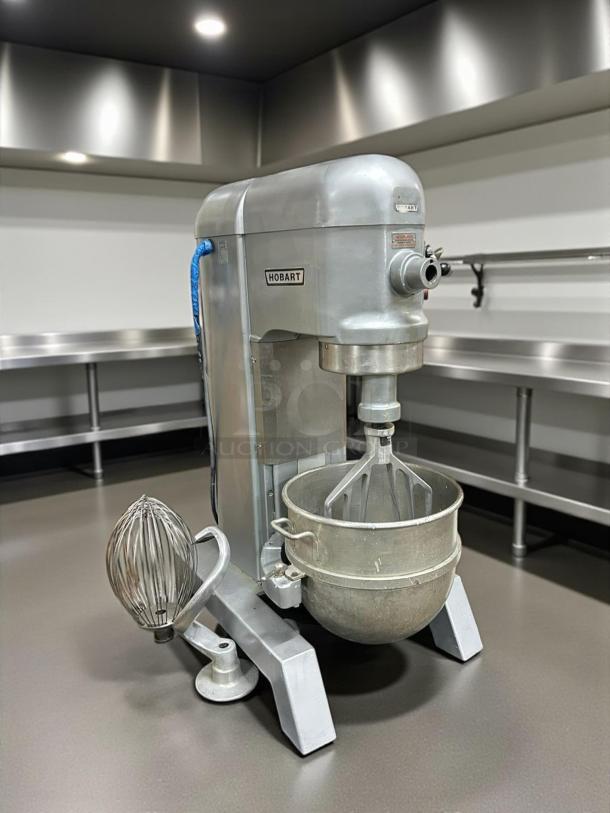 HOBART H-600T Commercial Mixer, 60 Qt, Single Phase 230V. Great condition, fully tested and working, includes whisk attachment.