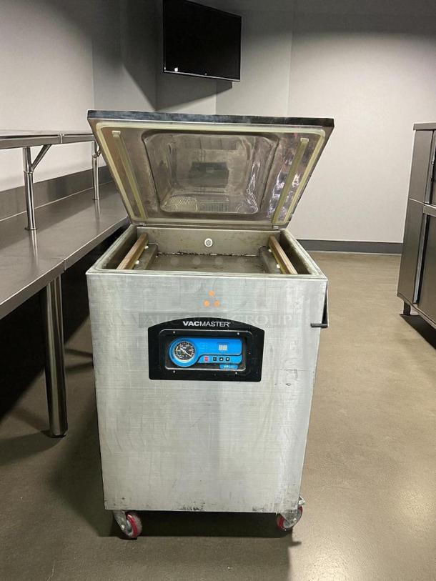 Vacmaster VP540 Chamber Vacuum Sealer, great condition, features two 20in seal bars, 1.5 HP, fully tested and working.