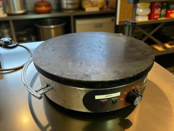 Waring WSC160X 16" Crepe Maker, excellent condition, 1800W, heat-resistant handle, fully tested and working.