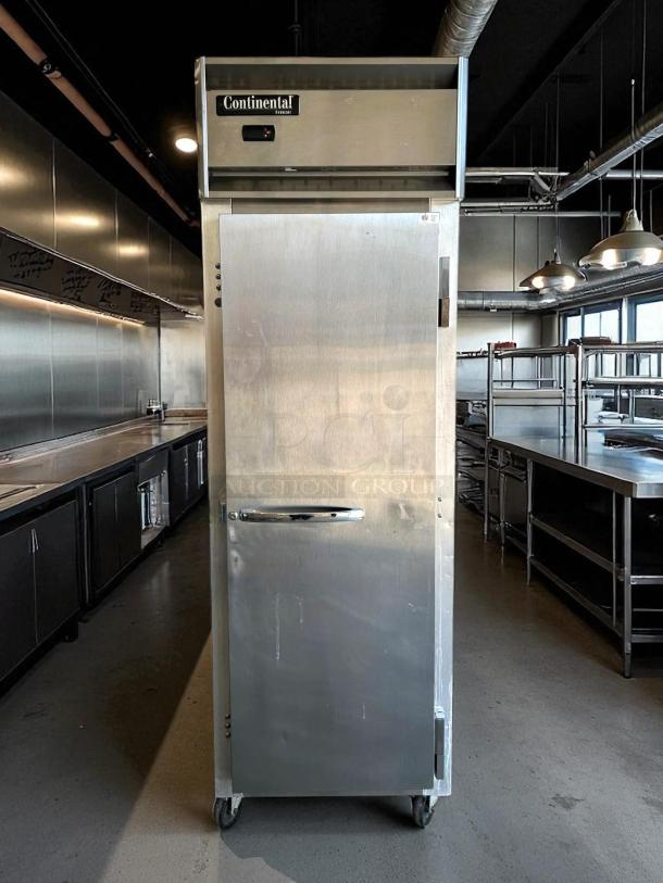 Continental 1FN 26" reach-in freezer with right hinge solid door, fully tested, 115v, in working condition.