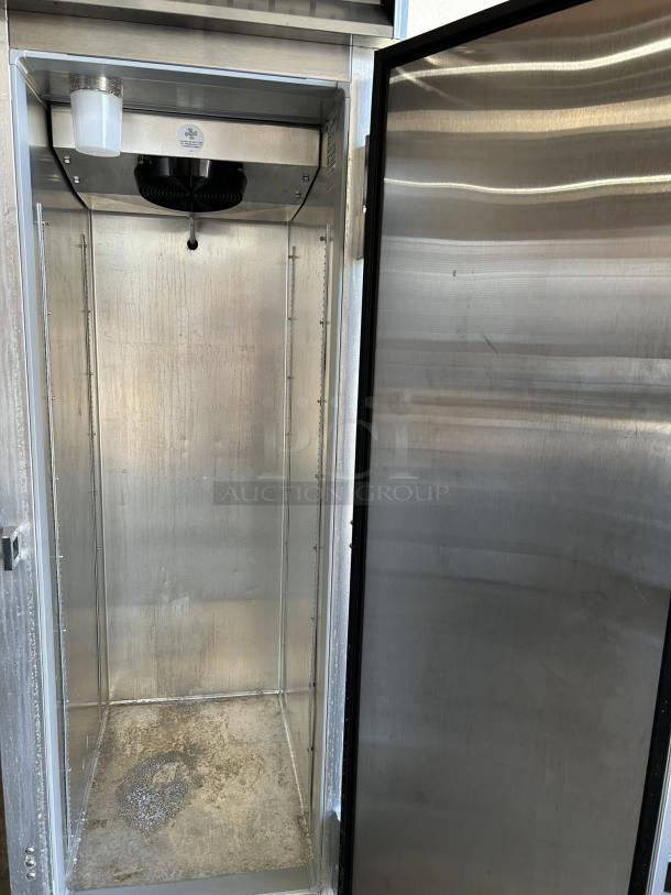 Continental 1FN 26" one-section reach-in freezer with right-hinge solid door, 115v. Fully tested and working. Clean interior.
