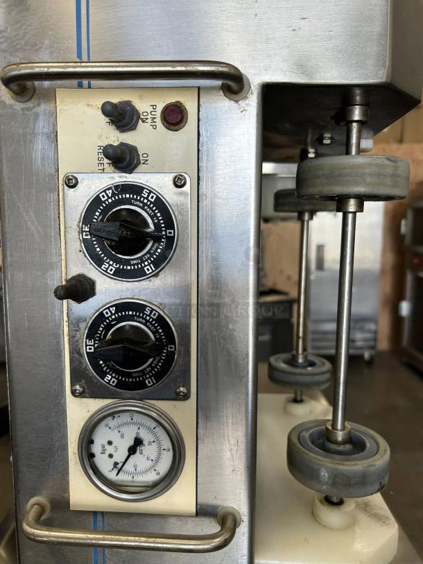 Lumar LU-2X25S commercial double vacuum tumbler, features control dials, pressure gauge, fully tested, working condition.