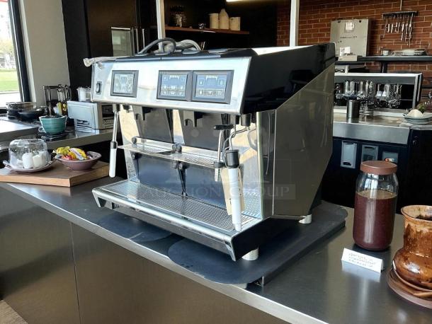 UNIC PONY 4 Super Automatic Espresso Machine, 4 groups, 2.6-gal boiler, amazing condition, fully tested, 230v/1ph.