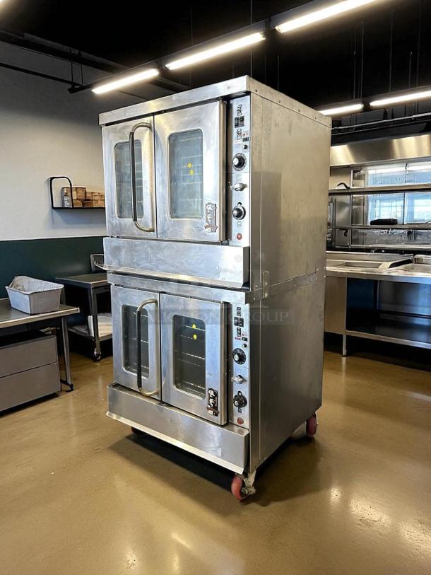 Montague 2-115A Vectaire convection oven, natural gas, 2-deck, excellent condition, fully tested, with control dials.