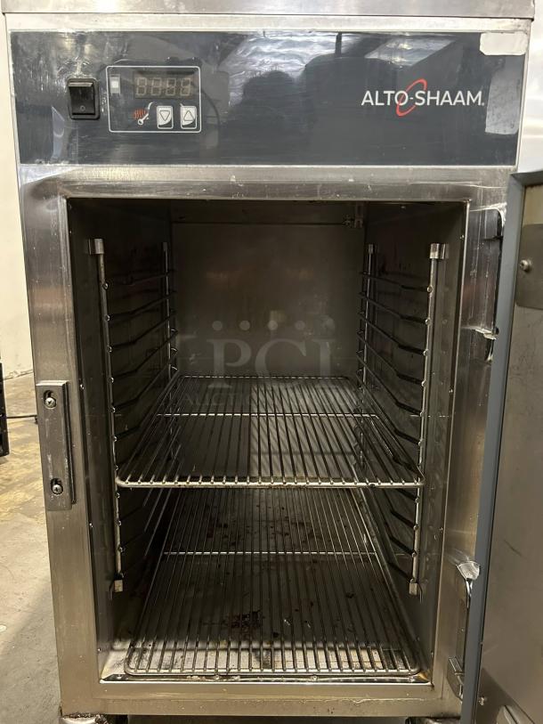 Alto-Shaam 500-S holding cabinet, like new condition, 208/240V, fully tested, digital controls, fits 6 pans.