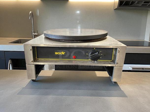 Equipex 400E single crepe maker, 15 3/4" cast iron plate, great condition, stainless steel body, 240v/1ph, temperature dial.