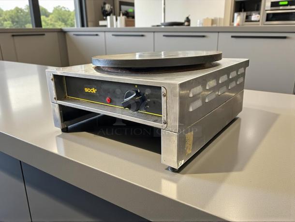 Equipex 400E single crepe maker with 15 3/4" cast iron plate, great condition, 240v/1ph, tested and working.