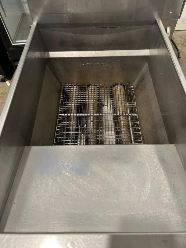 Pitco VF-35S gas fryer, excellent condition, natural gas, 35 lb vat, floor model, fully tested and working.