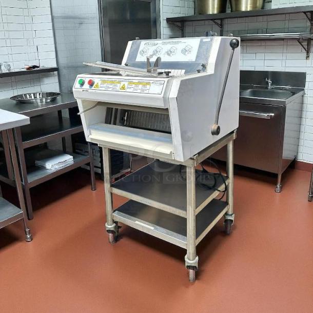 Oliver 732-N bread slicer, great condition, front-load with bagging scoop, 115v, tested and working, in commercial kitchen.