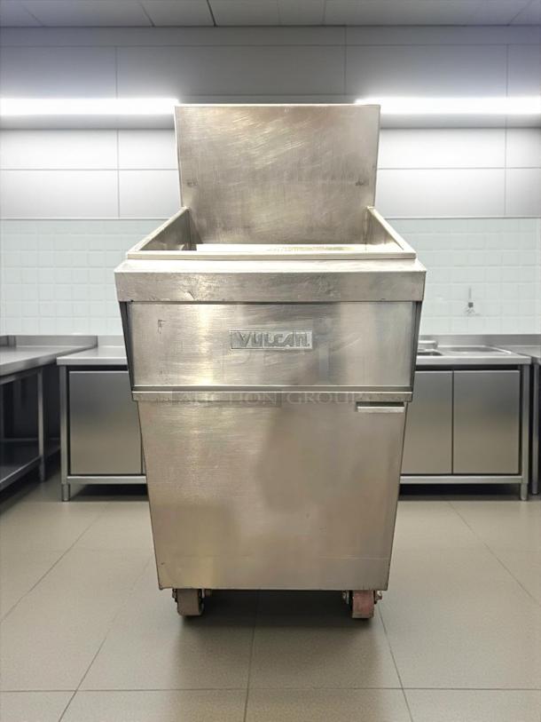 Vulcan LG400-1 natural gas floor fryer, 45-50 lb capacity, 120,000 BTU, excellent condition, fully tested and working.