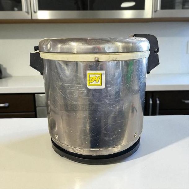 Thunder Group SEJ22000 50-cup electric rice warmer, stainless steel, excellent condition, 120v, fully tested, visible logo.