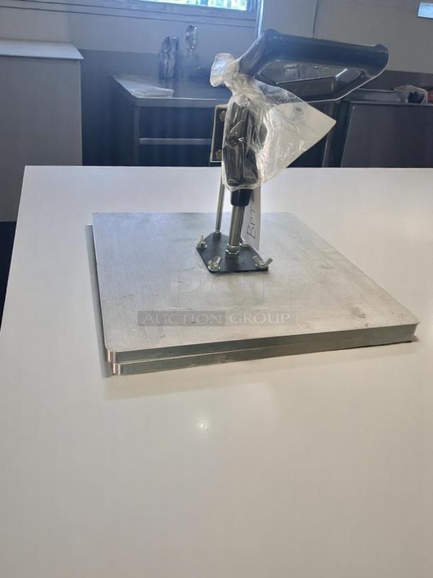 DoughXpress DM-18 manual dough press, 18" plate, heavy-duty steel, superb condition, fully tested and working.