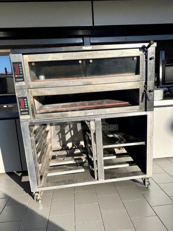 Hobart HWD03D-4 electric double deck oven with stand, 208V, 10.7kW, outstanding condition, fully tested and working.